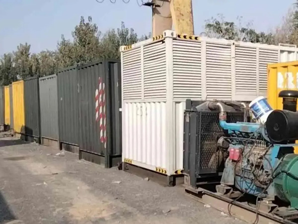 万泉镇200KW柴油发电机机组每小时油耗是多少?
