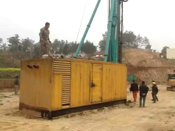 万泉镇如何判断水冷式机油散热器密封件是否需要更换?